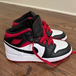 NEW - NIKE Air Jordan 1 Mid -  Gym Red/Black/White - Youth 4.5
